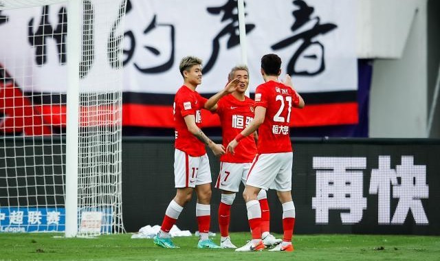 乐鱼体育-杨韦组合助恒大赛季首次逆转 同时还创一纪录