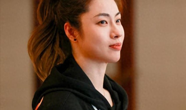 乐鱼体育平台-原来她就是江苏女篮教练，年轻美貌实力并存，击败卫冕冠军广东队