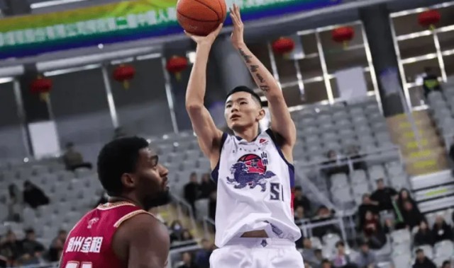 乐鱼体育app-解说：陈林坚投进这几记决定比赛的三分球，太狠了